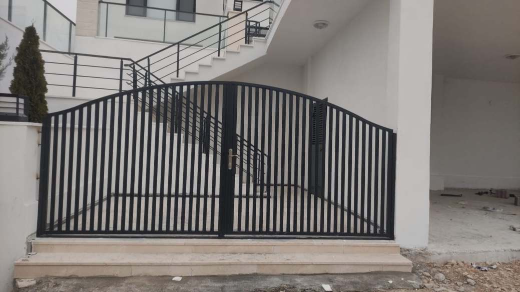 ferforje-kapi-kurulumu